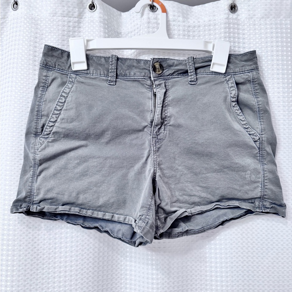 AE Khaki Midi Shorts. Green/Gray. Size 10.